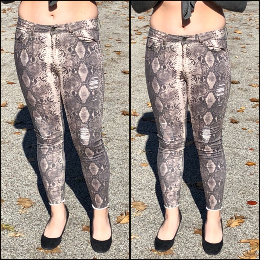 Snake Print Distressed Hem Skinny Jeans! NEW! - Picture 4 of 12